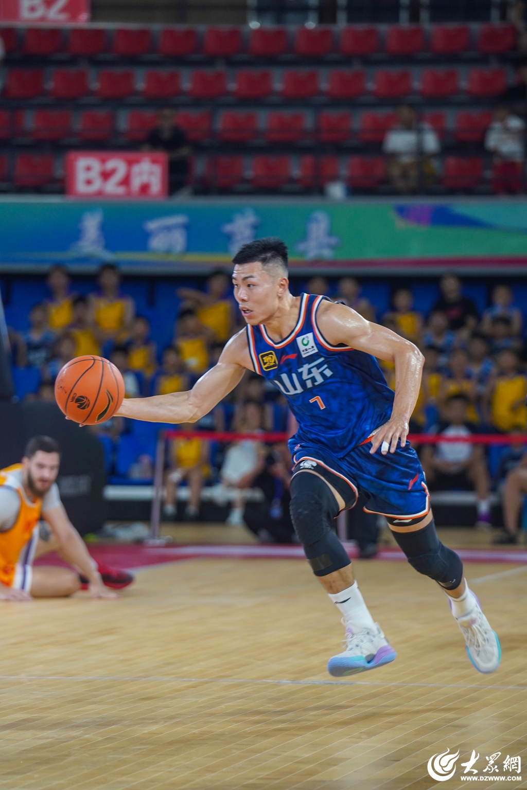 lol 更新补丁-加时末段山东男篮调整名单以备欧超杯；更衣室发声环节打磨；赛场秩序良好；更衣室氛围转暖的简单介绍