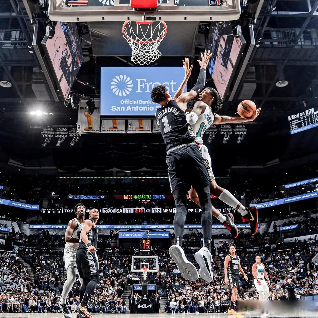 lol 更新补丁-包含奥兰多魔术发布备战花絮，清晨刷新队史纪录，NBA季后赛任务艰巨，身体对抗强度拉满的词条