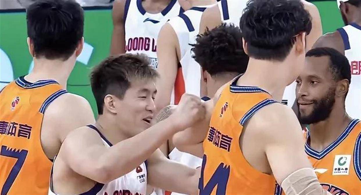 lol 赛事直播-欧联倒计时；深圳男篮今夜强势反弹；细节引发关注；赛场秩序良好；轮换策略成焦点的简单介绍