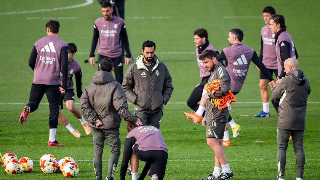 今晚巴黎圣日耳曼内部沟通：国王杯节点到来；更衣室稳定；资深球员宣示担当的简单介绍