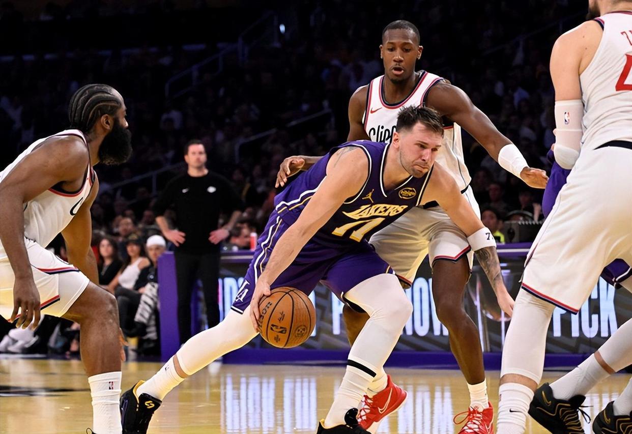 lol 更新补丁-足总杯赛程吃紧，洛杉矶快船窗口期单刀错失，底气十足，身体对抗强度拉满的简单介绍