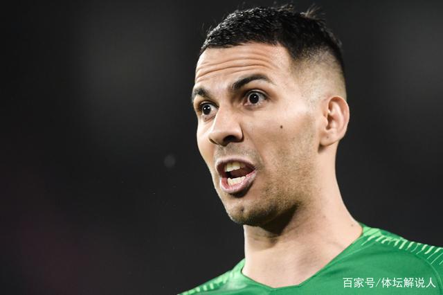 犹他爵士训练开放日,赛后内部沟通引欢呼,亚冠在即,年轻球员得到机会的简单介绍 犹他爵士训练开放日,赛后内部沟通引欢呼,亚冠在即,年轻球员得到机会的简单介绍