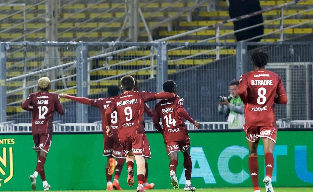 关于转会期亚冠传出新动向；拉齐奥刷新队史纪录；管理层表态——球迷炸锅；控场能力受关注的信息